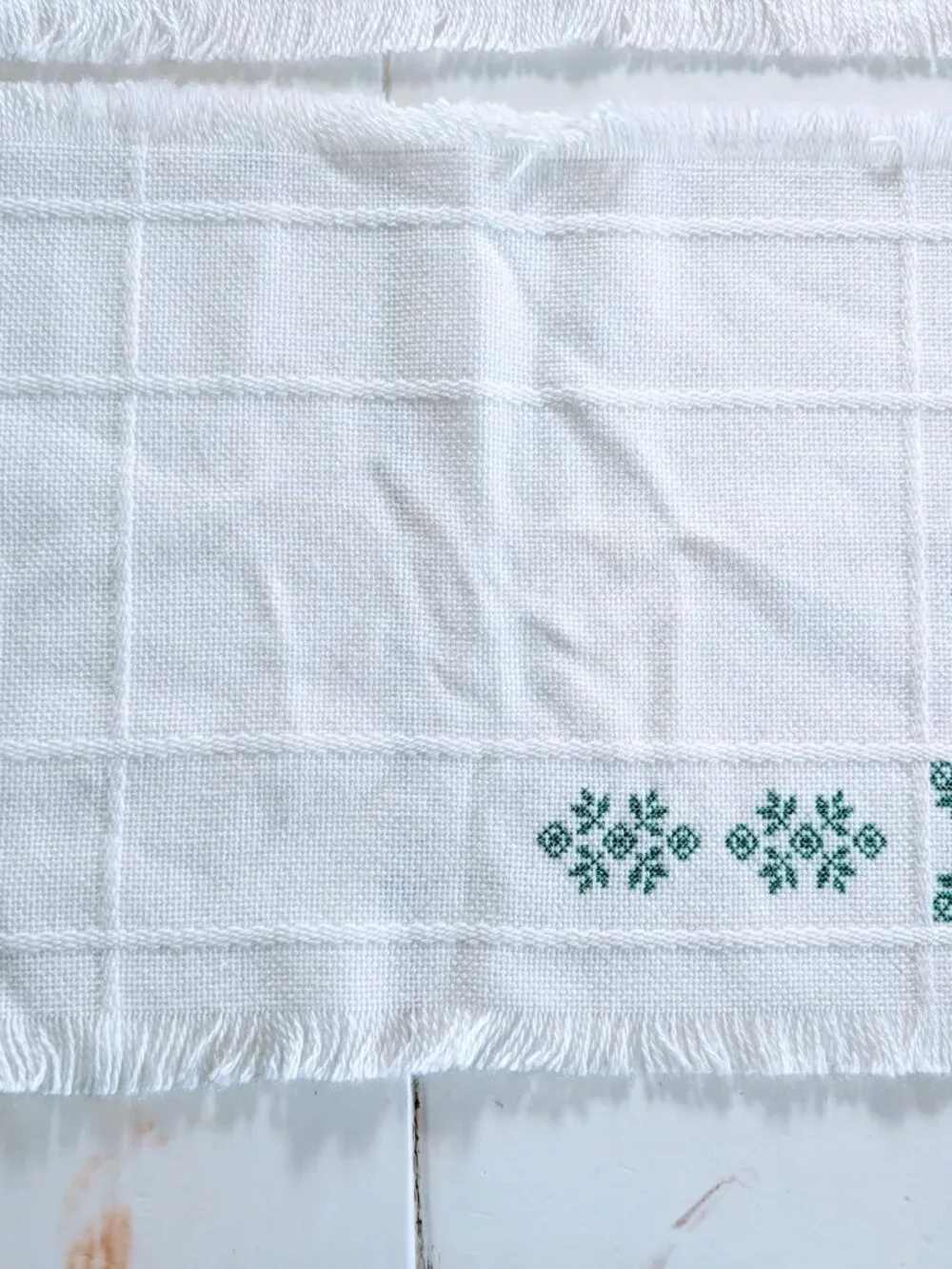 VTG Set Embroidered Cotton Placemats & Napkins White Cross Stitch Open Weave